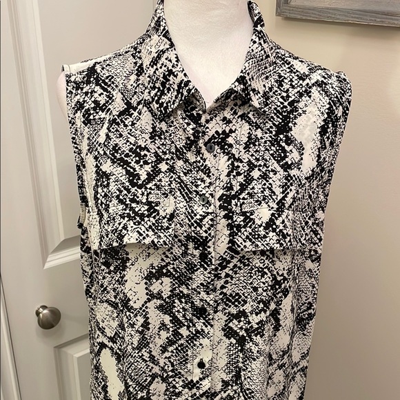 Worthington Black and White Sleeveless Button Down Shirt Front Pockets - Picture 1 of 16